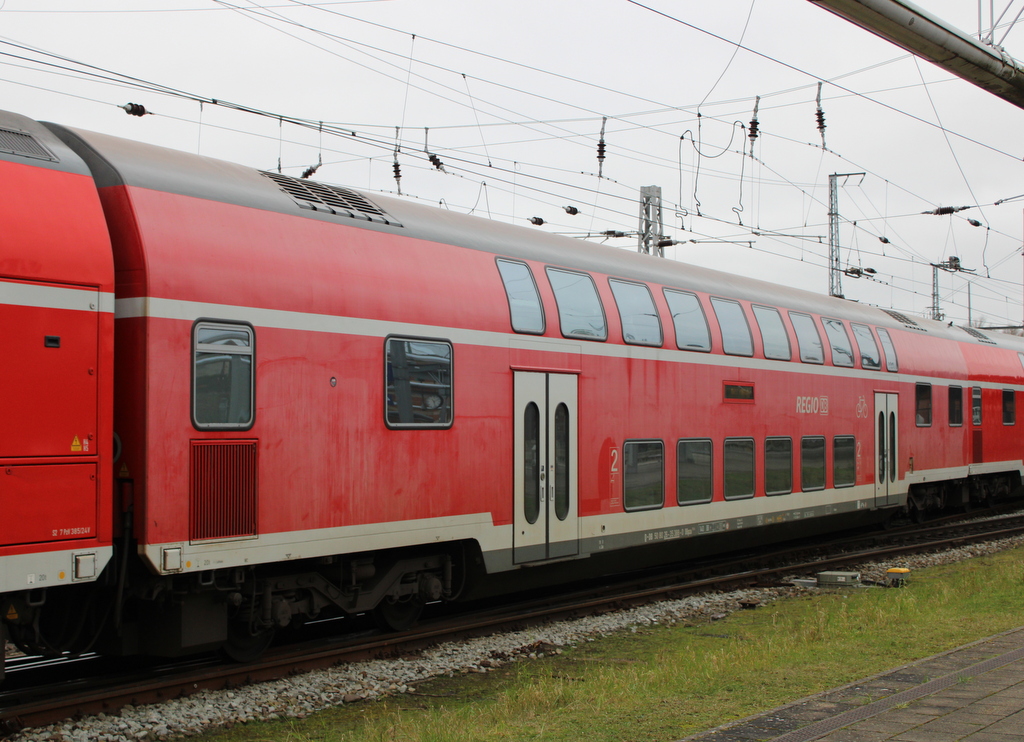 Etwas ausgeblichen sah D-DB 50 80 26-35 388-0 DBpza 752.6 im Rostocker Hbf aus.07.02.2020