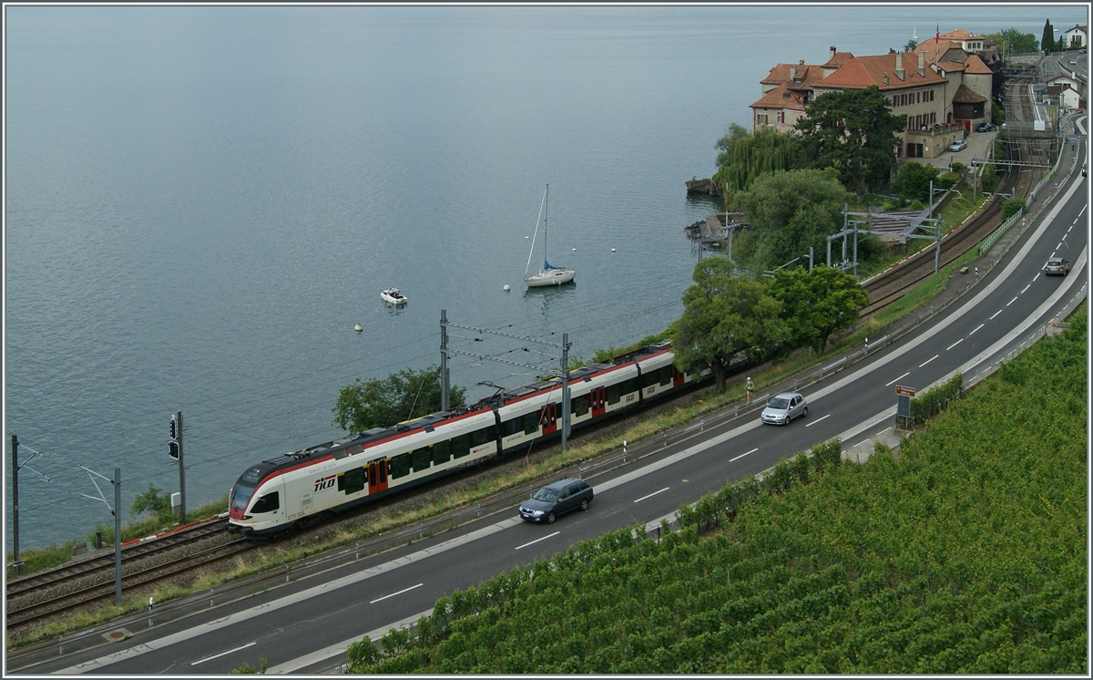 Etwas Gotthard im Lauvaux Ein TILO ETR 524 (bzw. RABe 524) im Regionalzugeinsatz auf der RER Vaud, hier bei Rivaz. 
27. Juni 2015