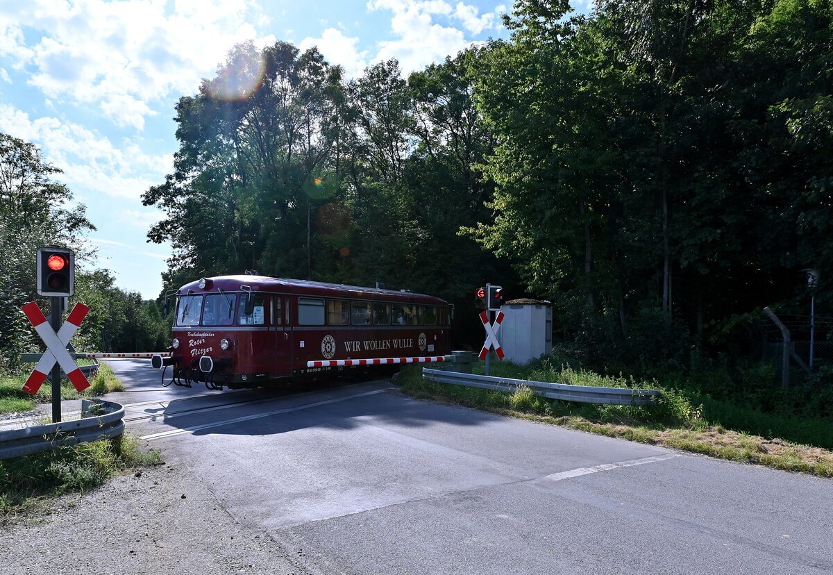 Etwas versptet war der Rote Flitzer am Bauernwald in Siegelsbach zusehen als er gen Hffenhardt fuhr. 5.9.2021