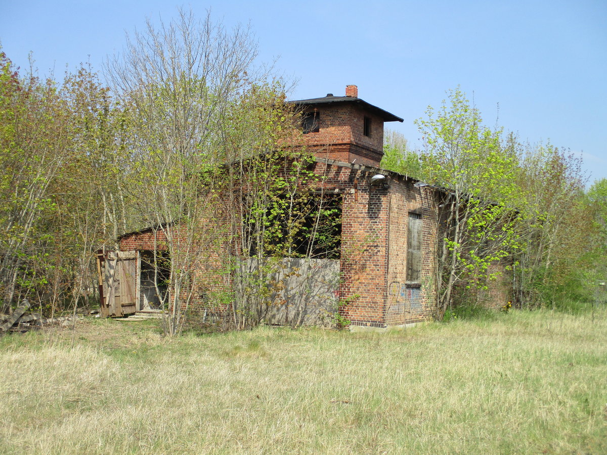 Etwas versteckt und trotzdem gefunden den ehemaligen Lokschuppen in Gnoien. Aufgenommen am 27.April 2020.