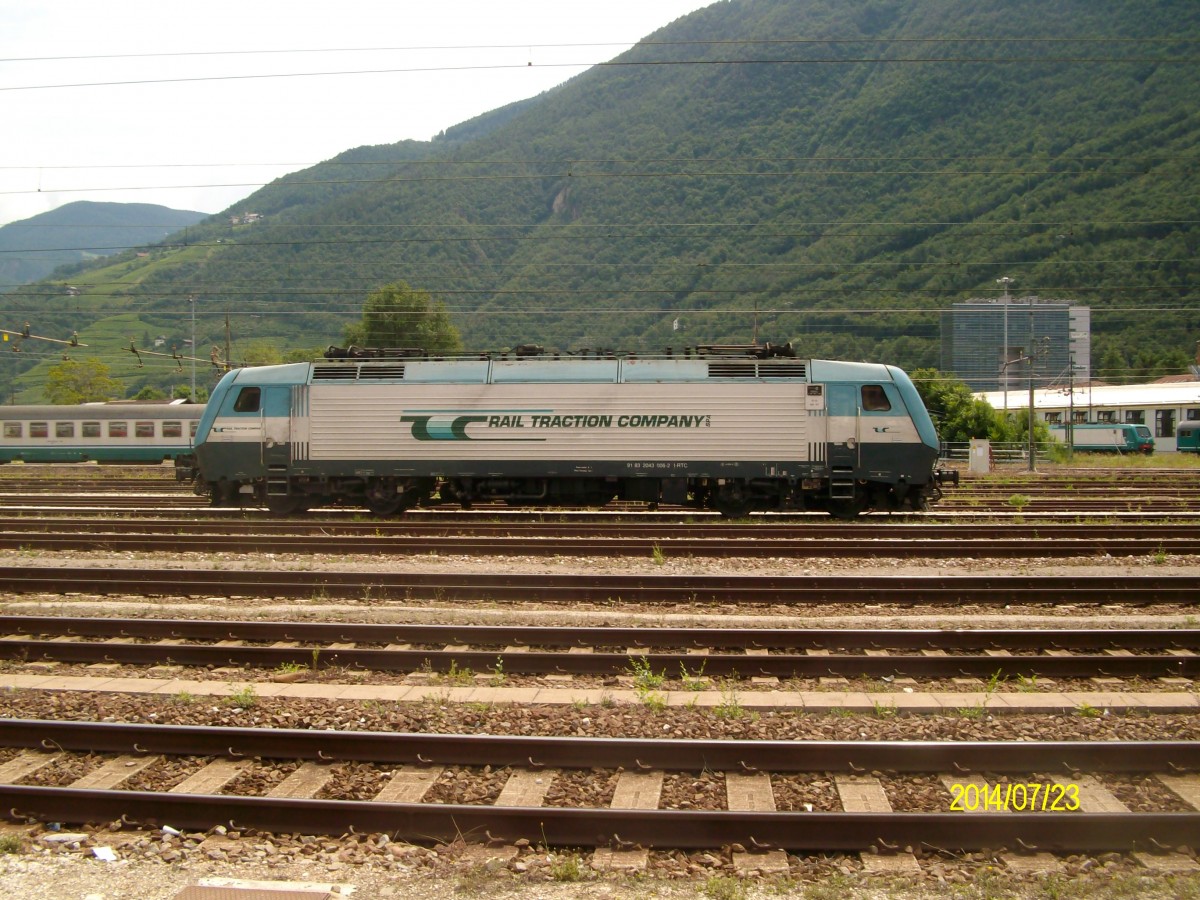 EU 43 006 der Rail Traction Company am 23.7.2014 im Bahnhof Bolzano/Bozen.