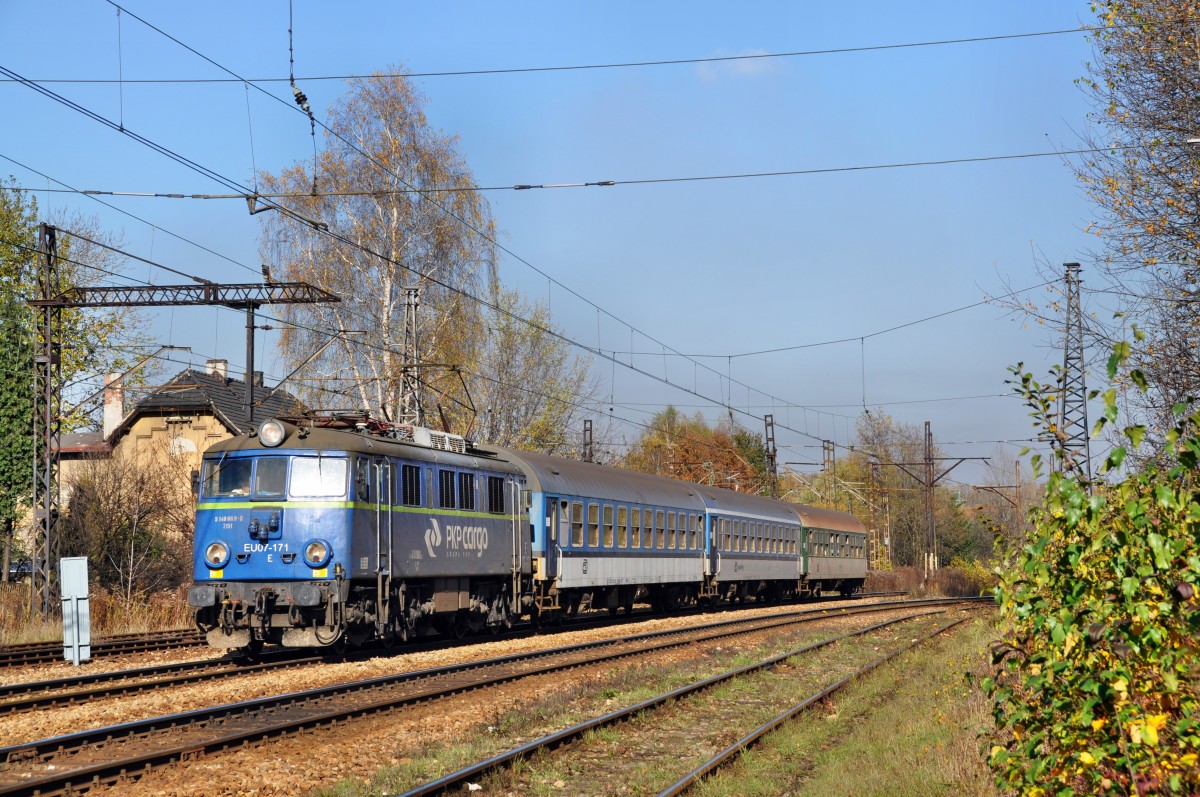 EU07 171 mit einer Regionalbahn nach Zwardoń bei Katowice Ligota (31.10.2013)