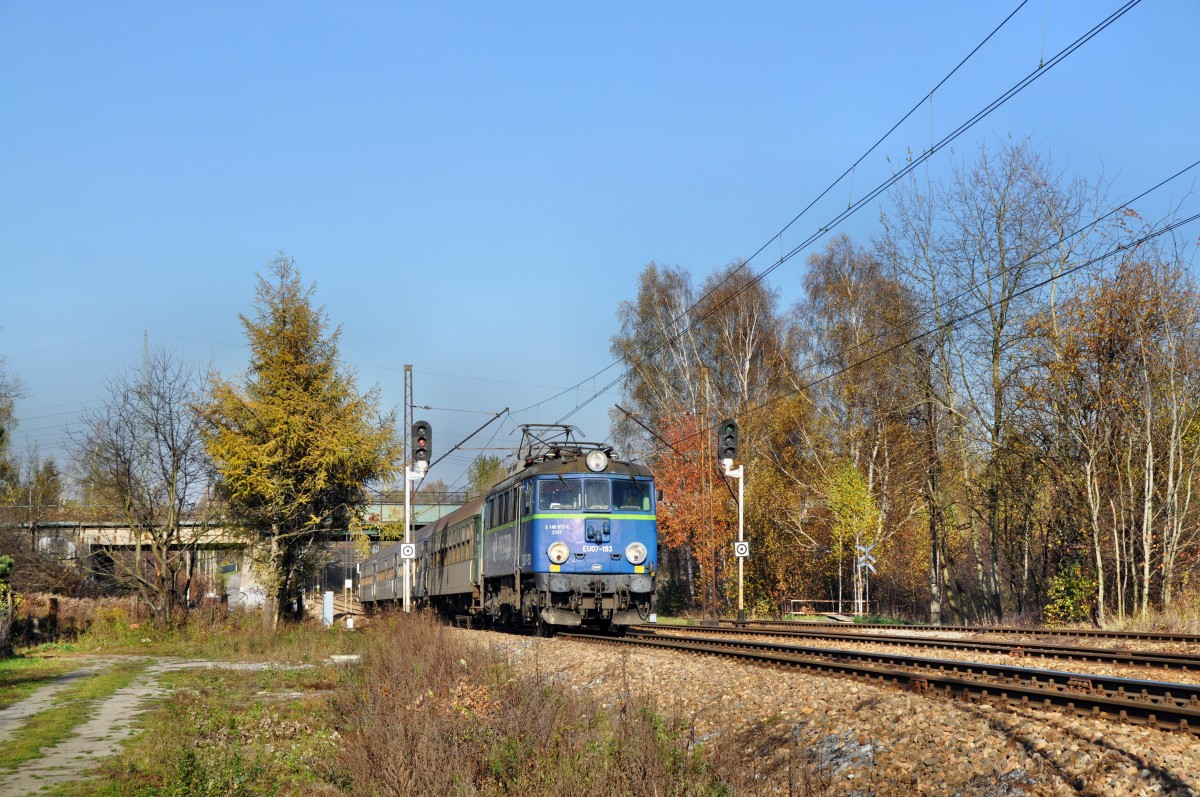 EU07 193 mit einer Regionalbahn nach Zwardoń bei Katowice-Brynw (31.10.2013)