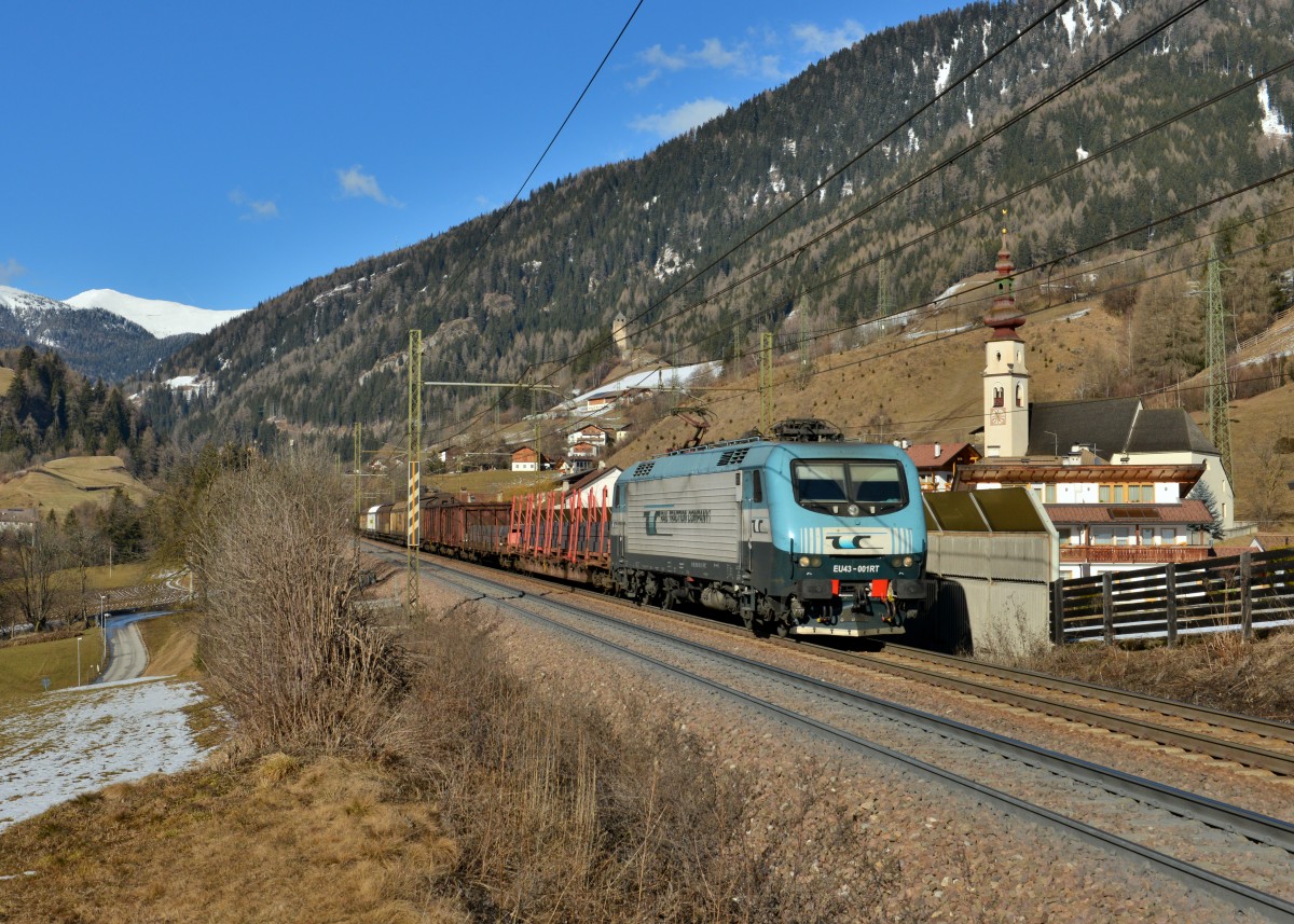 EU43 001 mit einem Stahlzug am 18.02.2016 bei Novale.
