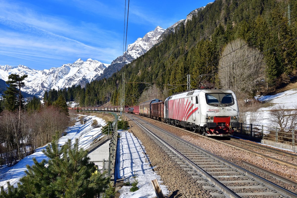 EU43 004 mit GAG 48861 am 08.02.2020 bei Gossensass.