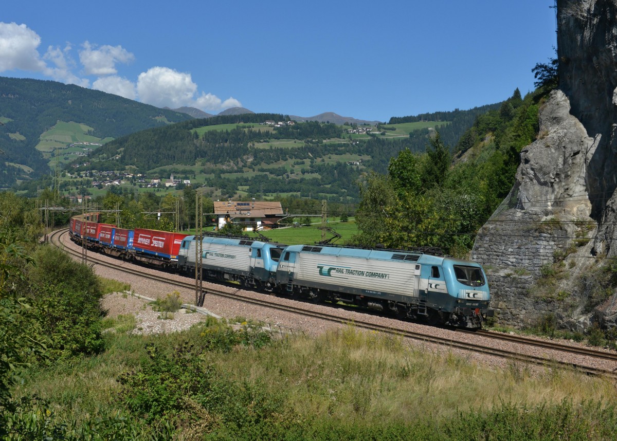 EU43-005 + EU43-006 mit dem Winner-KLV am 05.09.2013 bei Sterzing.