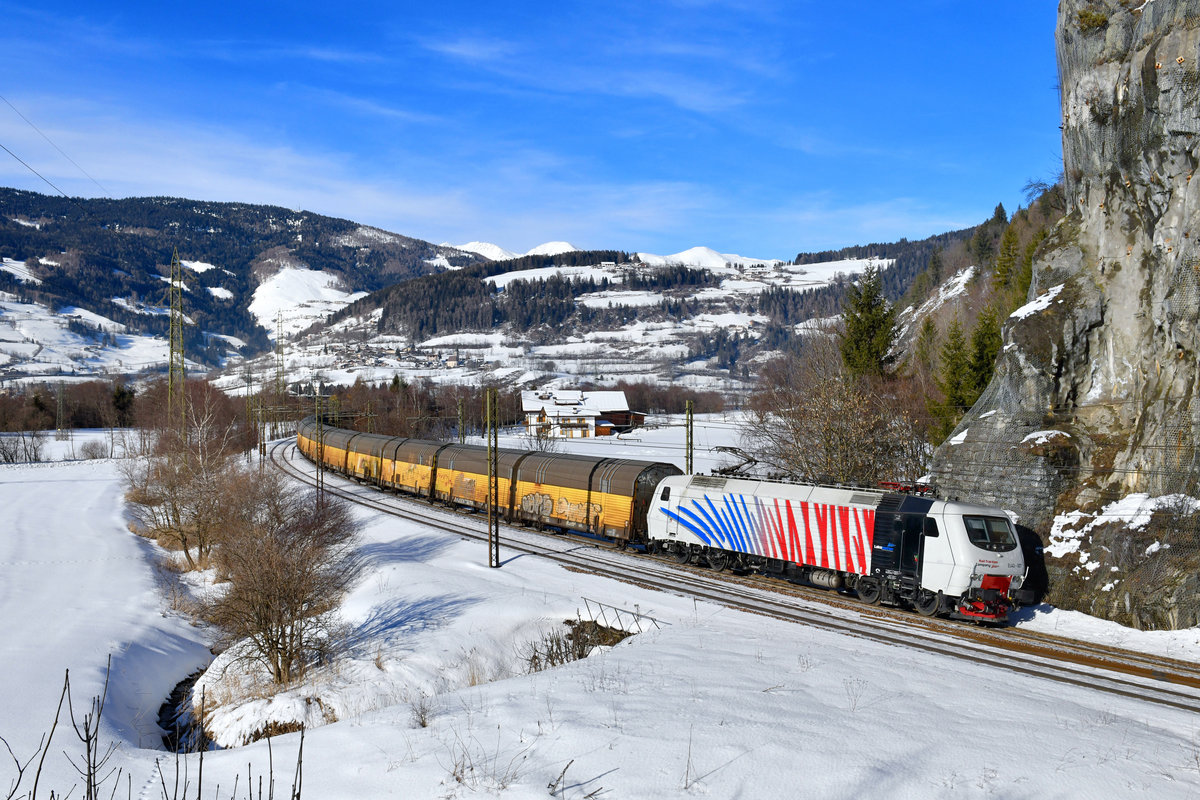 EU43 007 mit GAG 48867 am 24.01.2018 bei Sterzing. 