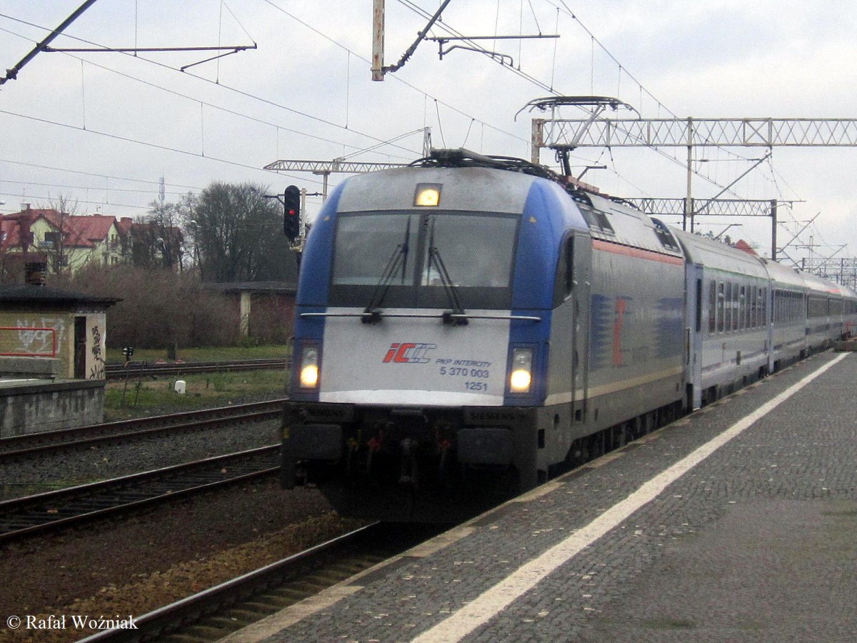 EU44-003 mit EC 44 nach Berlin Hbf in Bahnhof Zbaszynek,30.11.2013