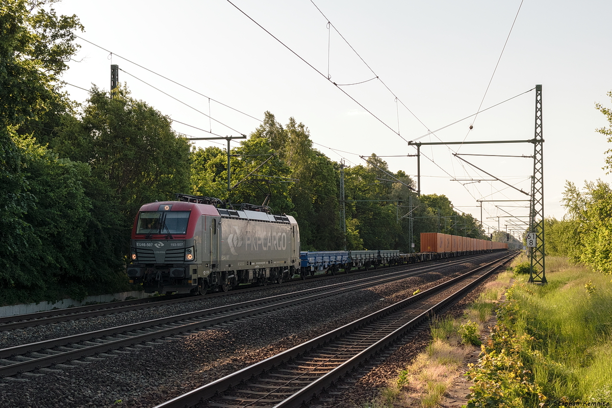 EU46-507 (5370 019-9) PKP CARGO S.A. mit einem Containerzug in Friesack und fuhr weiter in Richtung Nauen. Netten Gruß an den Tf! 19.05.2018