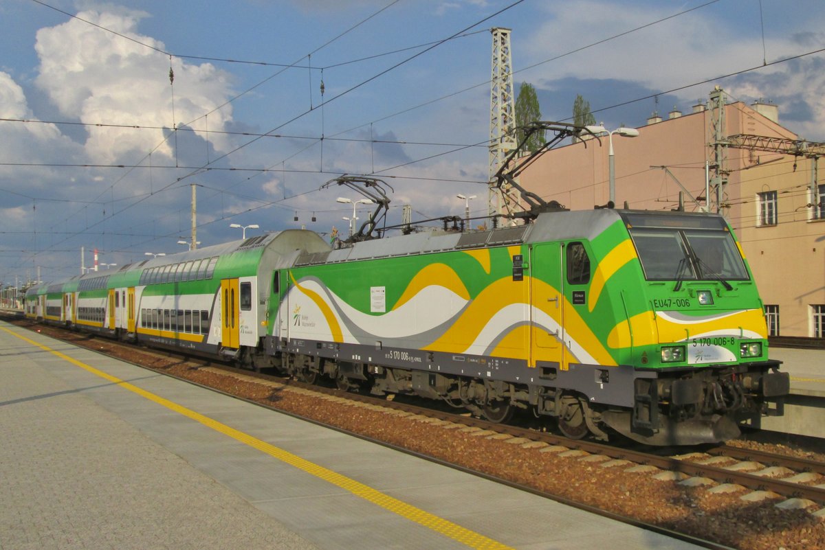 EU47-006 steht am 2 Mai 2016 in Warszawa-Wschodnia.