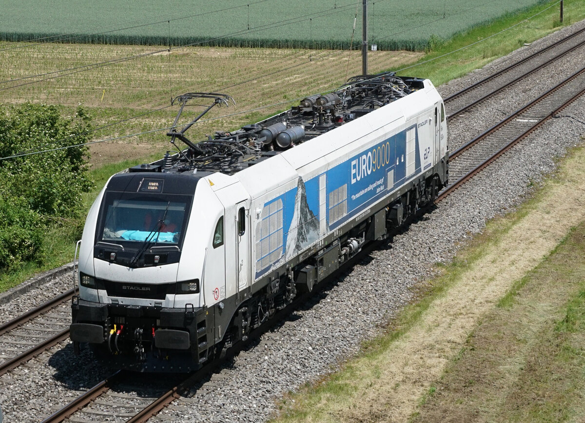 Euro 9000 in der Schweiz.
Die Euro 9000 2019 300 auf Testfahrt zwischen Solothurn-HB und Grenchen Süd am 11. Juni 2021.
Foto: Walter Ruetsch