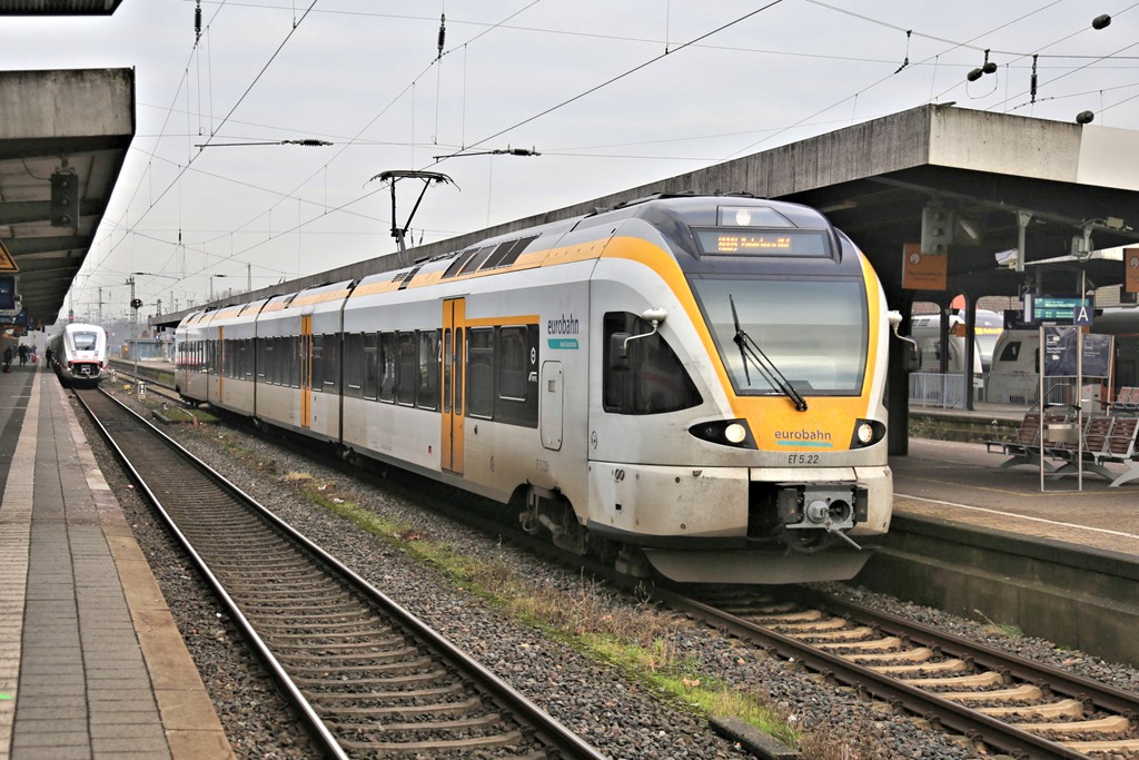 Eurobahn ET 5.22 ist hier aus Münster in Hamm in Westfalen am 10.01.2022 um 10.09 Uhr angekommen und fährt anschließend weiter nach Paderborn. 