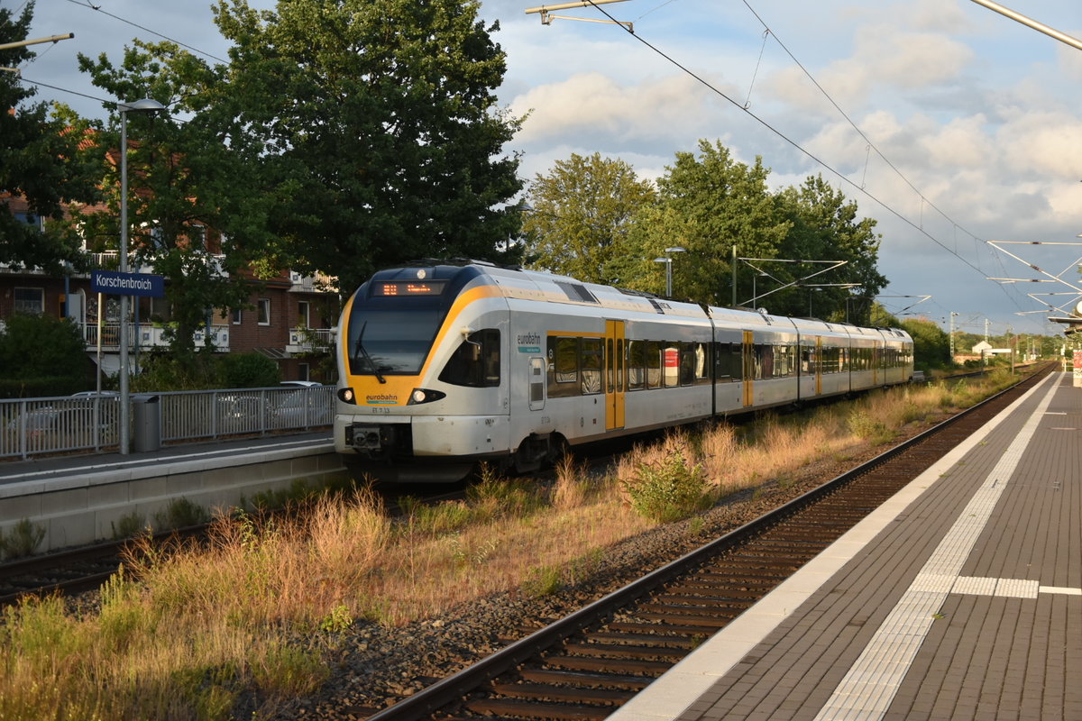 Eurobahn Triebwagen ET 7.13 durchfährt Korschenbroich auf seinem Weg nach Venlo/Nl als RE13 am Abend es 9.8.2018