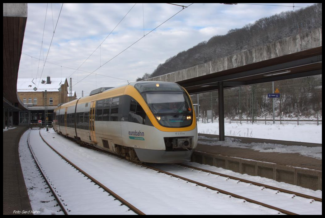 Eurobahn VT 2.03 der RE 82 nach Bielefeld steht hier am 18.1.2017 um 11.06 Uhr abfahrbereit im Bahnhof Altenbeken.