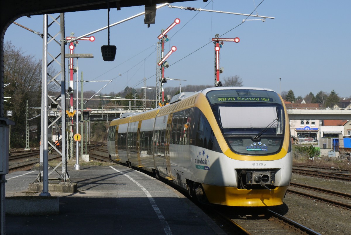 Eurobahn-VT 2.05 (643 105) als RB 73 Lemgo - Bielefeld bei der Ausfahrt aus Lage, 13.3.14.