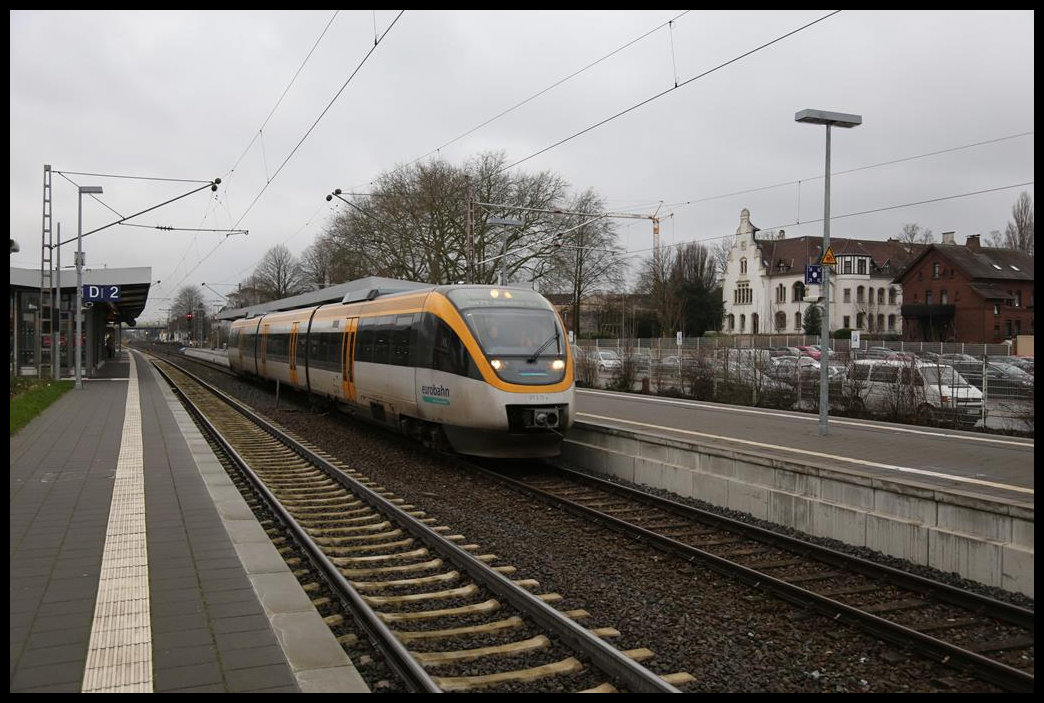 Eurobahn VT 3.13 nach Bielefeld fährt hier als RB 71 am 6.1.2021 um 9.47 Uhr in Bünde ab.