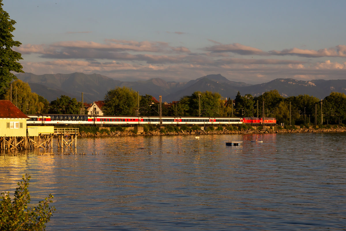 Eurocity 190 am 30.6.20 auf dem Bahndamm Lindau. 