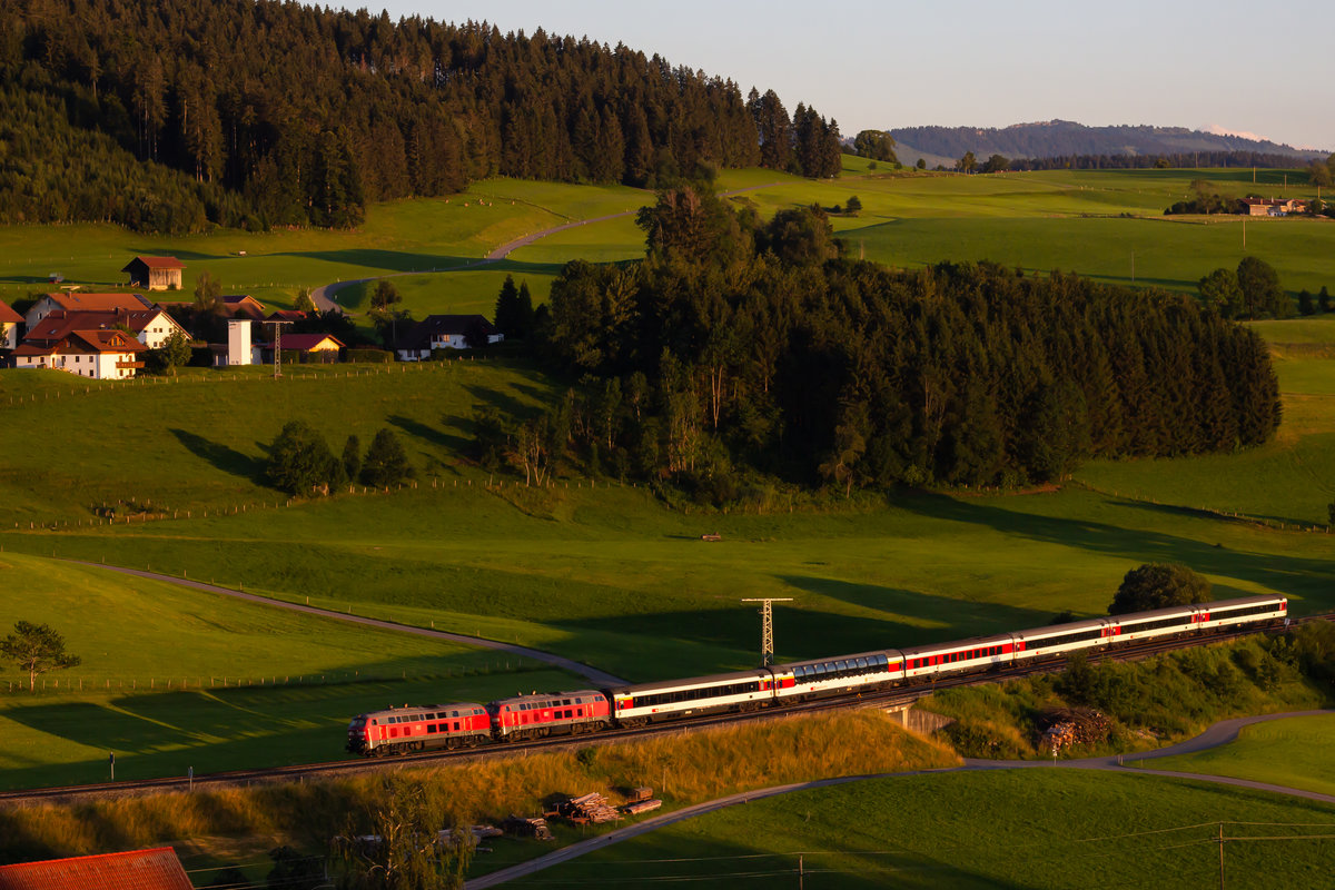 EuroCity 197 im letzten Juli Abendlicht bei Heimhofen. 12.7.20