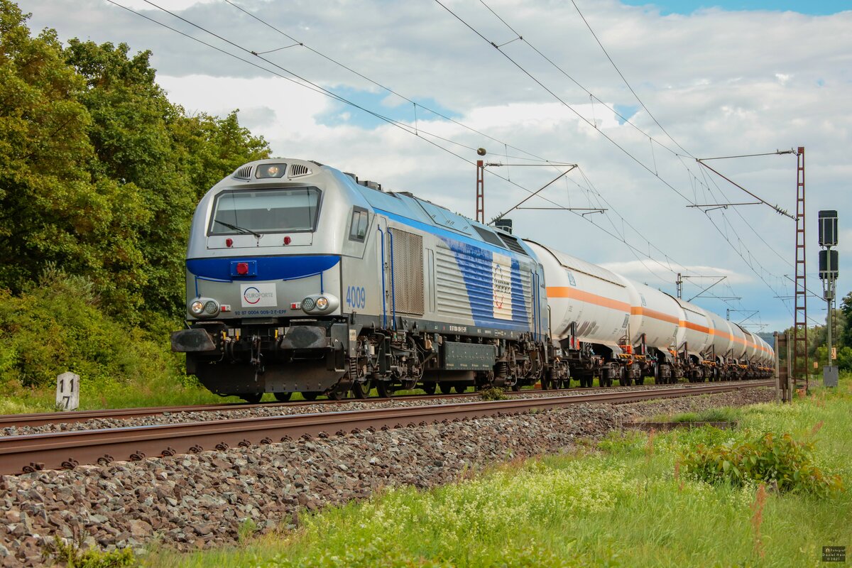 Europorte 4009 mit Kesselzug in Thüngersheim, August 2021.