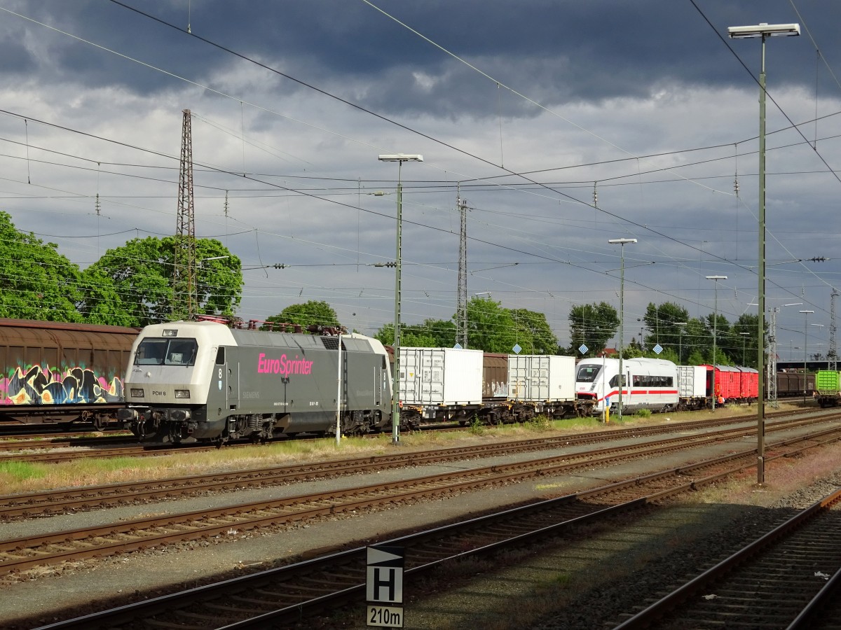 Eurosprinter 127 001 steht am 20. Mai 2015 mit einem Messzug im Bahnhof Bamberg.