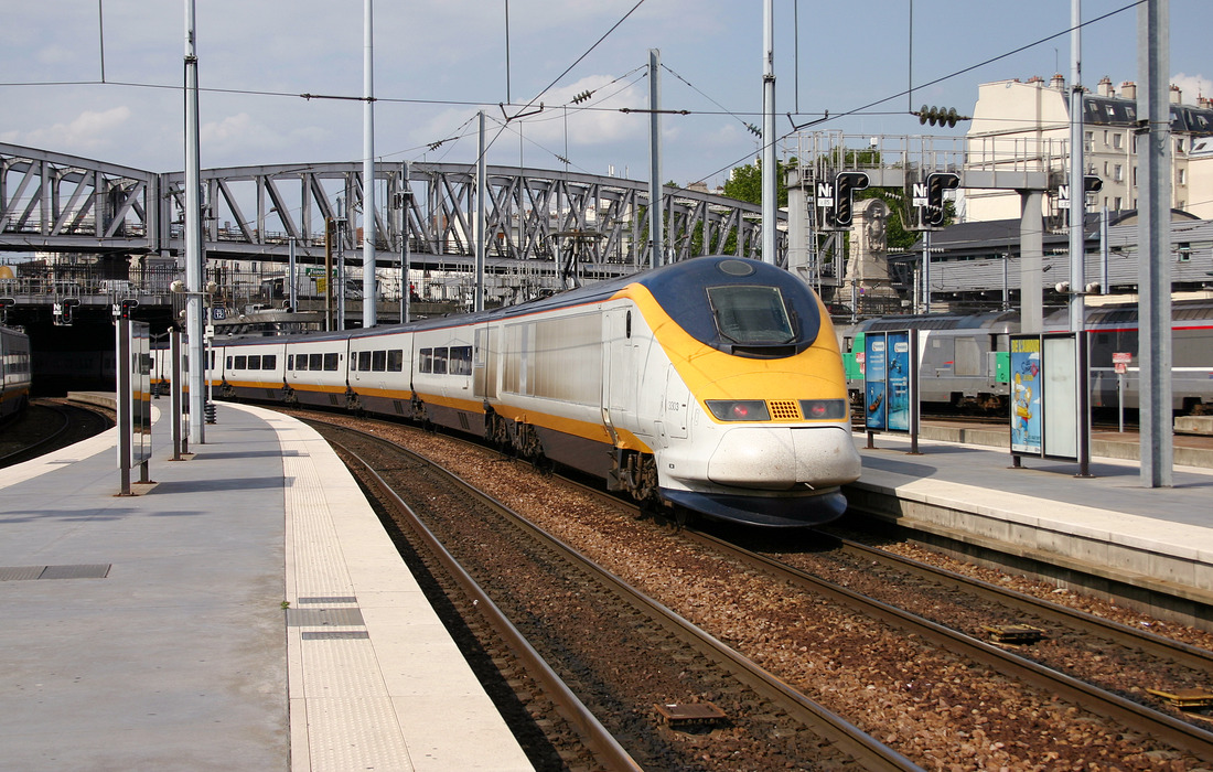 Eurostar-Garnitur 3303 im Leiheinsatz für die SNCF am 20. Juli 2007.
Aufgenommen im Bahnhof Paris, Gare du Nord.