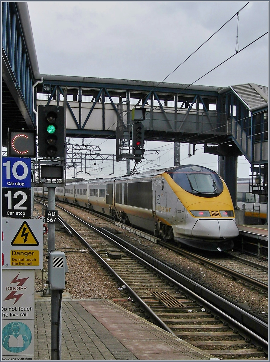 Eurostar unterwegs Richtung Kontinent.
Ashford International, den 27. März 2006