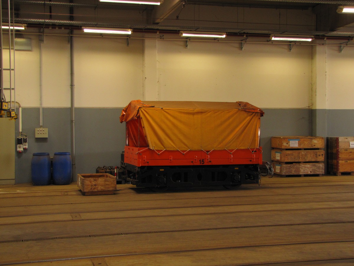 EVAG 15 am 28.09.2013 beim Tag der offenen Tür in der Fahrzeughalle im Betriebshof Urbicher Kreuz.