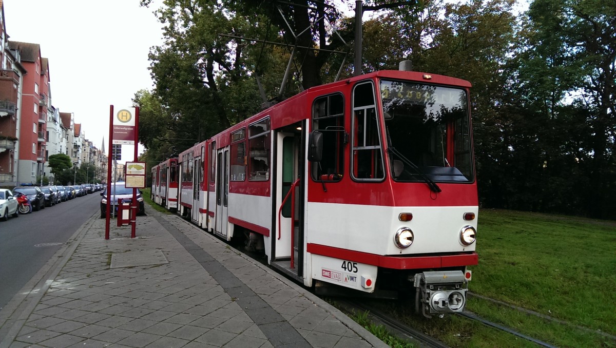 EVAG 405 + 495 als Line 5 an der Haltestelle HBF/Löberwallgraben.
Aufgenommen am 24.09.2014