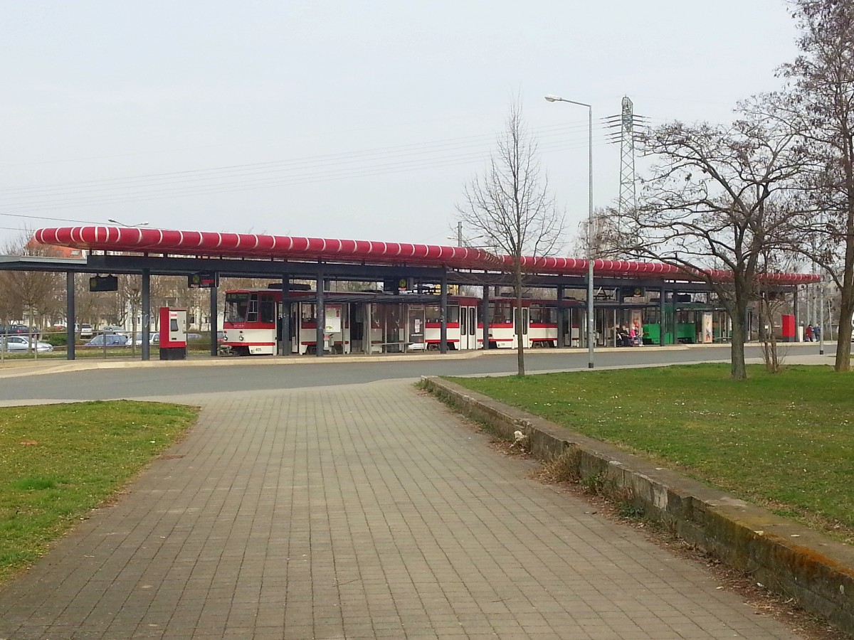 EVAG 518 + 519 + 405 als Linie 3 zum Urbicher Kreuz, am 18.03.2014 am Europaplatz.