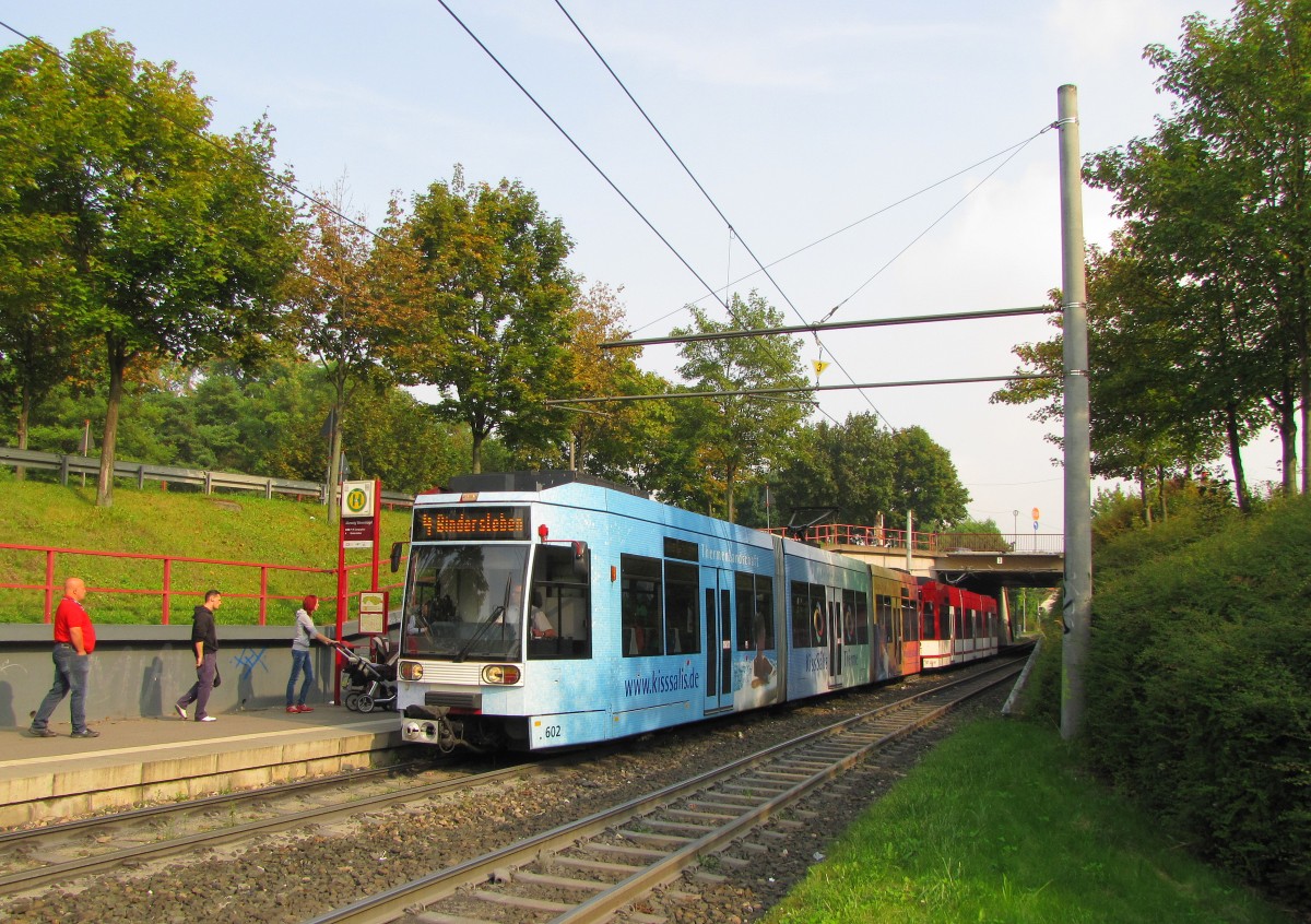 EVAG 602 + 601 als Linie 4 (Wiesenhügel - Bindersleben), am 04.09.2014 an der Haltestelle Abzweig Wiesenhügel.