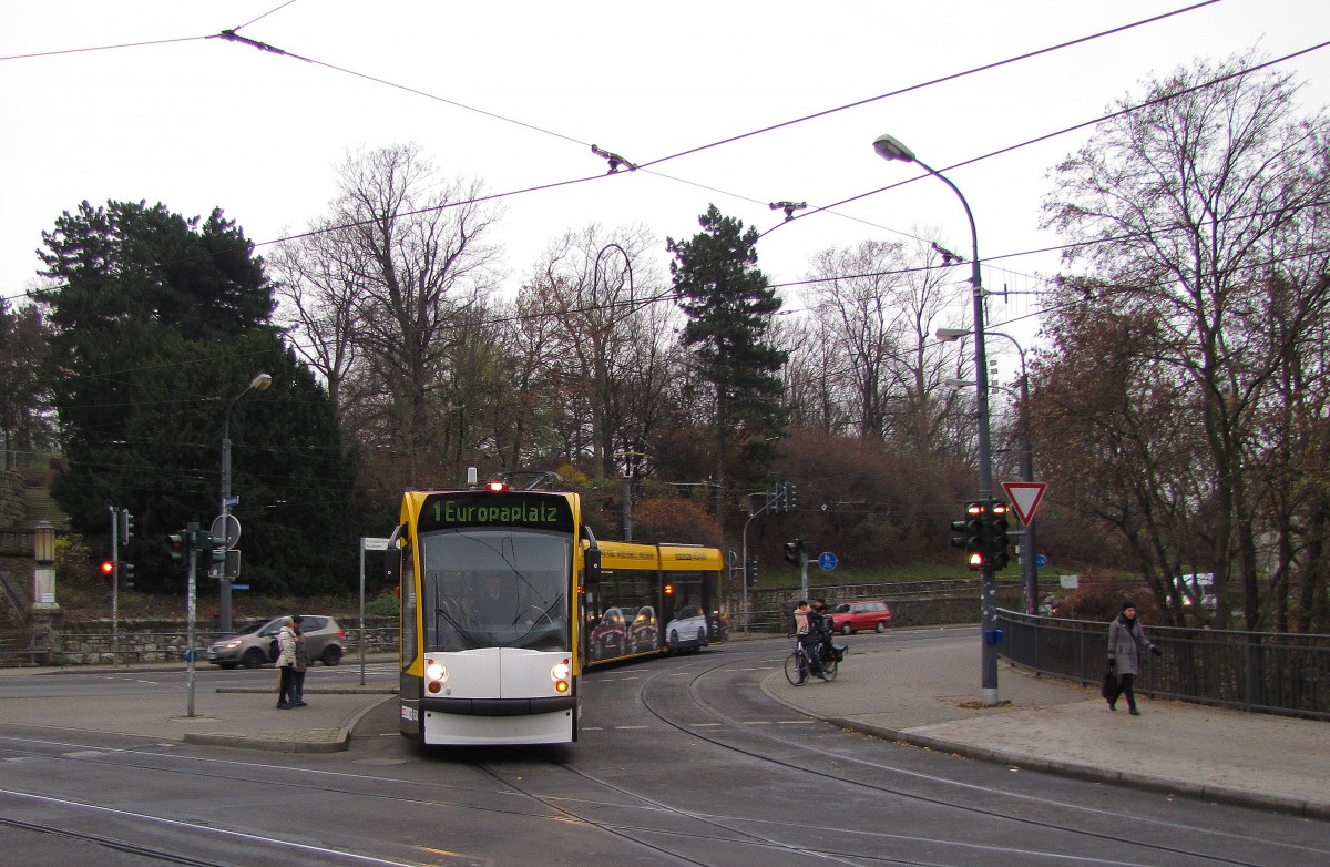 EVAG 650 als Linie 1 von der Thringenhalle zum Europaplatz, am 04.12.2013 am Hauptbahnhof.