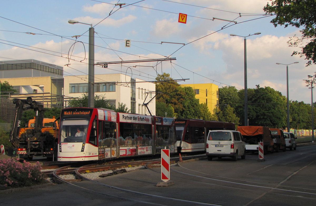 EVAG 721 + 722 als Linie 3 vom Urbicher Kreuz, am 09.07.2016 bei der Einfahrt in den Betriebshof in der Nordhäuser Straße. Dieser wurde an diesem Tag zum wenden der Linie 3 und 6 genutzt.