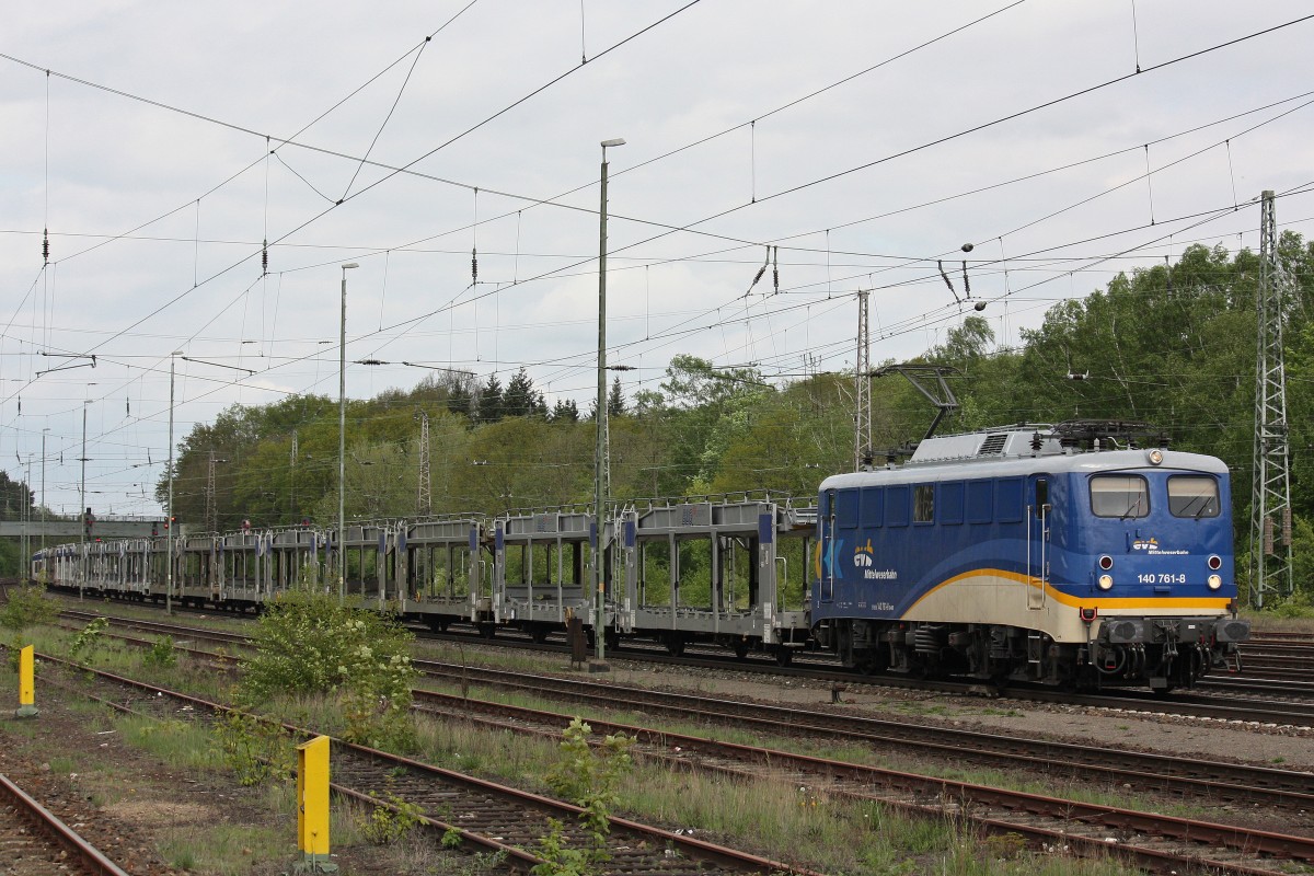 EVB 140 761 am 10.5.13 mit einem leeren Autozug in Verden (Aller).