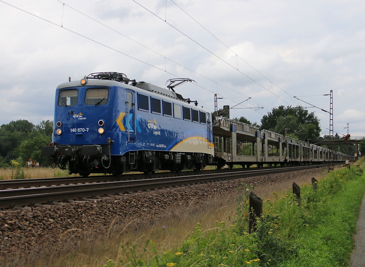 EVB 140 870-7 mit leeren Autotransportwagen in Fahrtrichtung Nienburg(Weser). Aufgenommen am 23.07.2015 in Eystrup.