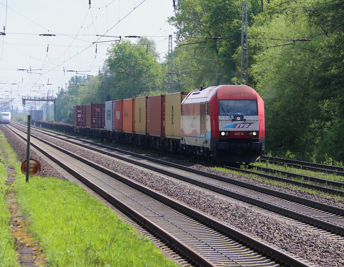 EVB 223 034 (420 14) mit Containerzug in Richtung Wunstorf. Aufgenommen in Dedensen-Gümmer am 29.04.2014.