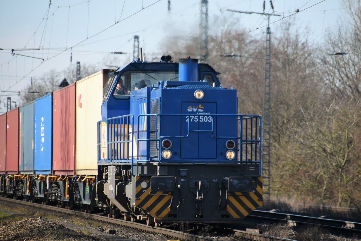 EVB 275 503 mit Containern in Richtung Süden kurz vor dem Bahnhof Achim, 10.03.2022