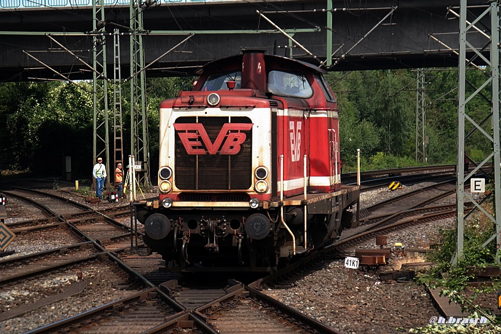 EVB 41002 / 211 330-6 fuhr lz zum bhf hh-harburg,datum 17.07.14