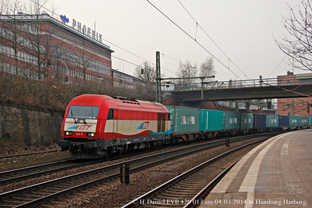 EVB 420 013 mit einem Containerzug am 04.03.2014 in Hamburg Harburg.