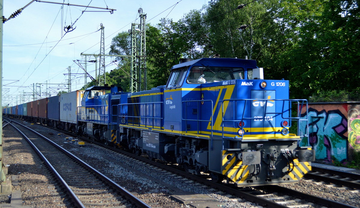 evb Logistik mit der MaK G 1206 Doppeltraktion  275 104  (NVR:  92 80 1275 104-8 D-ECVB ) +  275 503  (NVR:  92 80 1275 503-1 D-EVB ) und einem Containerzug am 02.06.20 Bf. Hamburg-Harburg Richtung Hamburger Hafen.
