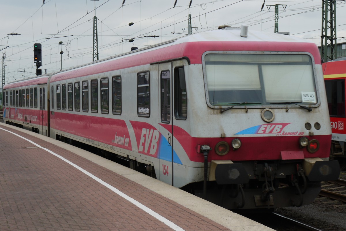 EVB-VT 154 im Auftrag der NWB (vgl. Schriftzug im Fenster neben der T�r) als NRW-RB 43, Dortmund Hbf, 16.5.11.