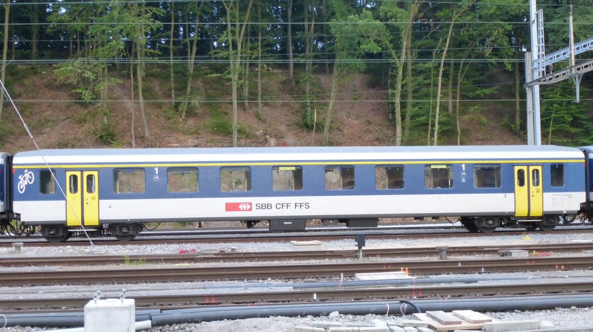 EW I A 034 am 27.06.2013 in Koblenz. Interessant ist, dass dieser Wagen über Drehgestelle mit Schraubenfedern verfügt, und nicht wie alle EW I A bei Ablieferung über Torsionsstab-gefederte Drehgestelle.