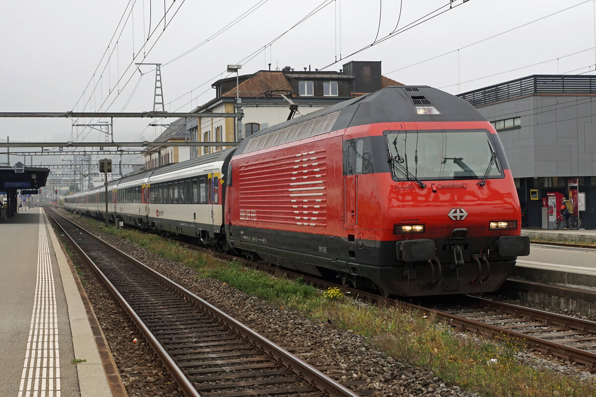 EW IV-Pendel mit Re 460 als IC 5 Lausanne-Zürich HB in Yverdon les Bains am 28. Oktober 2021.
Foto: Walter Ruetsch