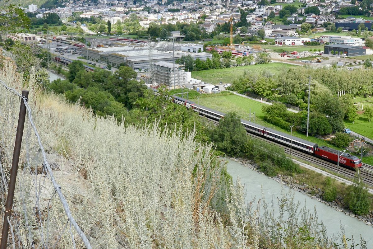 EW IV Zusatzmodul eines IC 8 nach Romanshorn, 23.7.18 von der Südrampe kurz nach Brig aufgenommen.