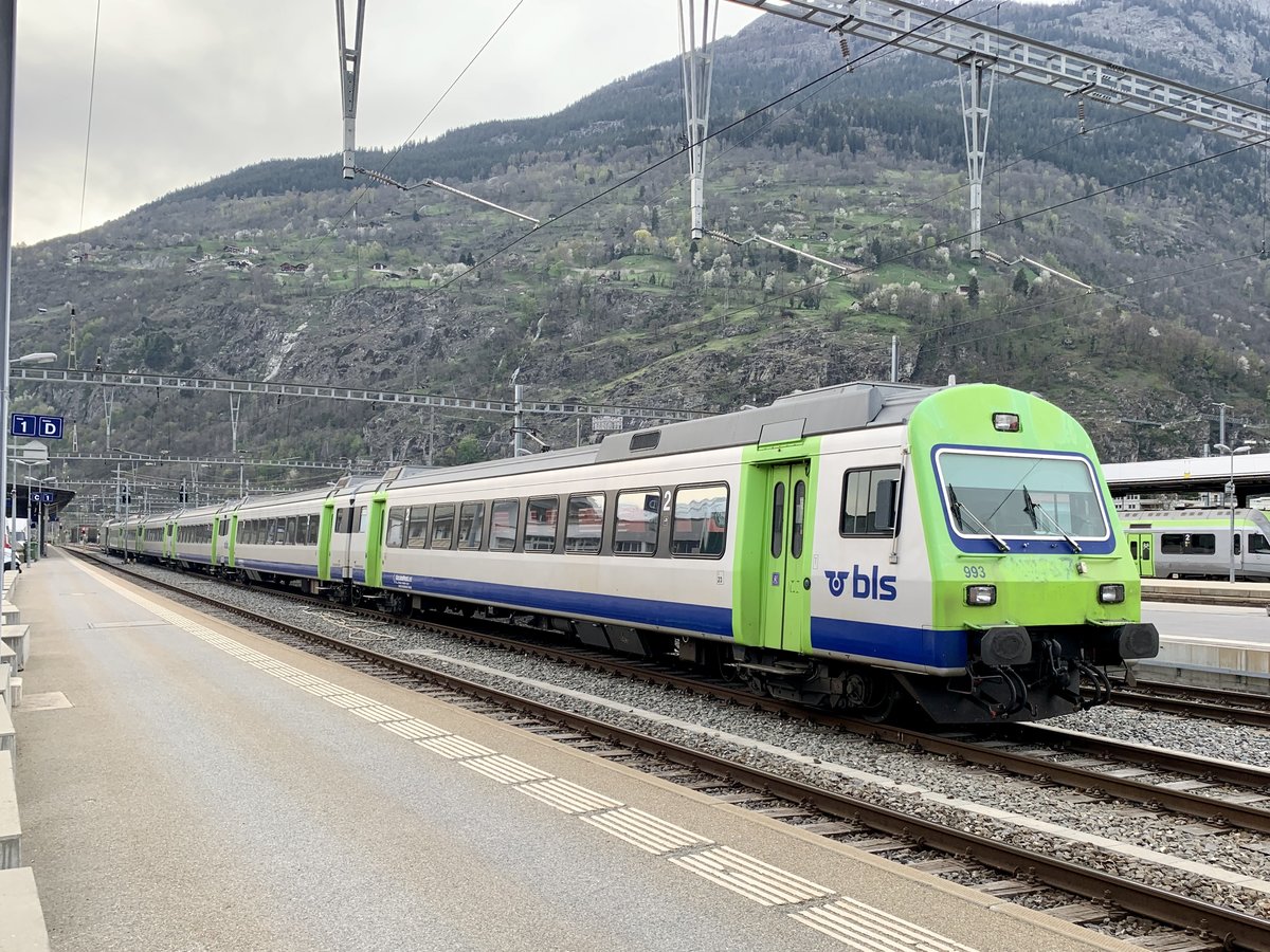 EWIII Pendel mit Bt 993 der am 12.4.20 im Bahnhof Brig abgestellt ist.