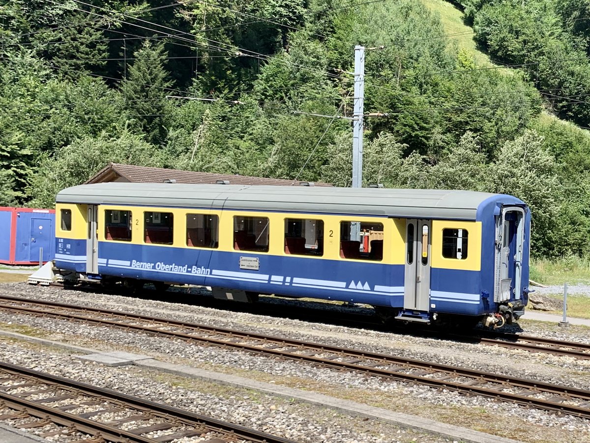 ex 1. Klasse A 182 der Berner Oberland Bahn am 31.7.20 in Zweilütschinen abgestellt.