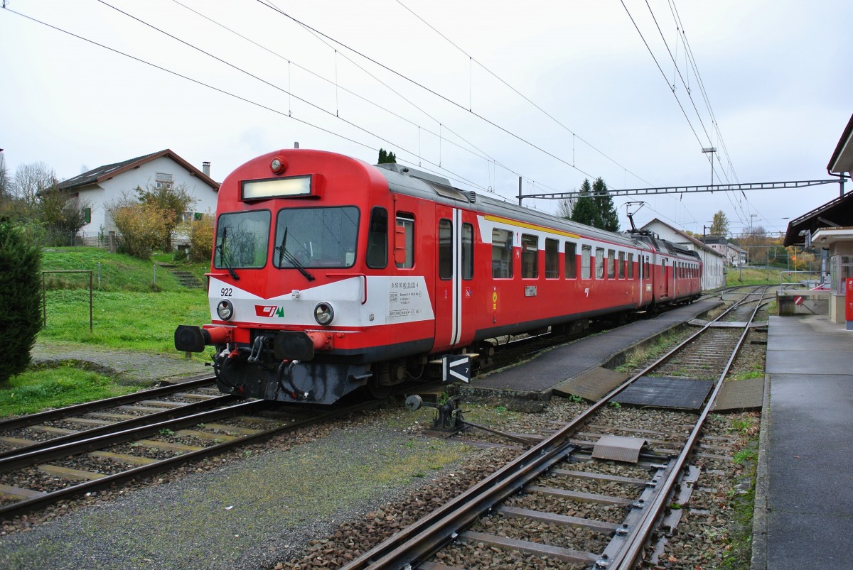 Ex. BLS Bt (ex. ABt) 50 85 80-35 922-4 und RBDe 94 85 7 566 222-6 in Bonfol, 17.11.2014.