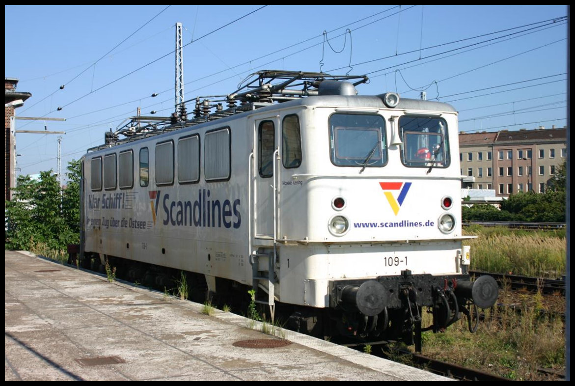 Ex DR 211 wartete am 23.9.2006 im Bahnhof Berlin Lichtenberg als 109.01 von Scandlines auf ihren nächsten Einsatz.