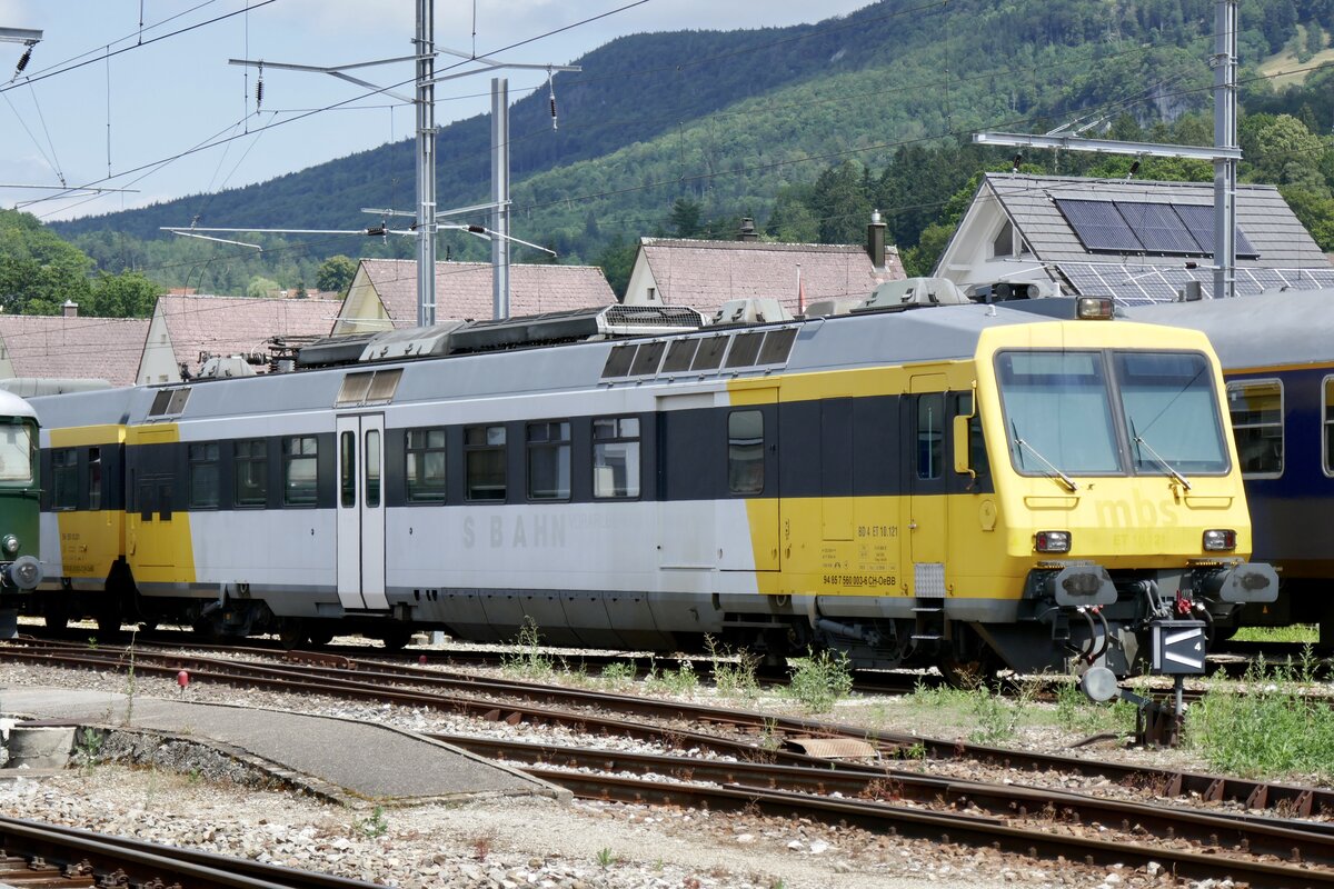 Ex mbs NPZ RBDe 560 003 der OeBB am 16.7.23 beim Bahnhof Balsthal abgestellt.
