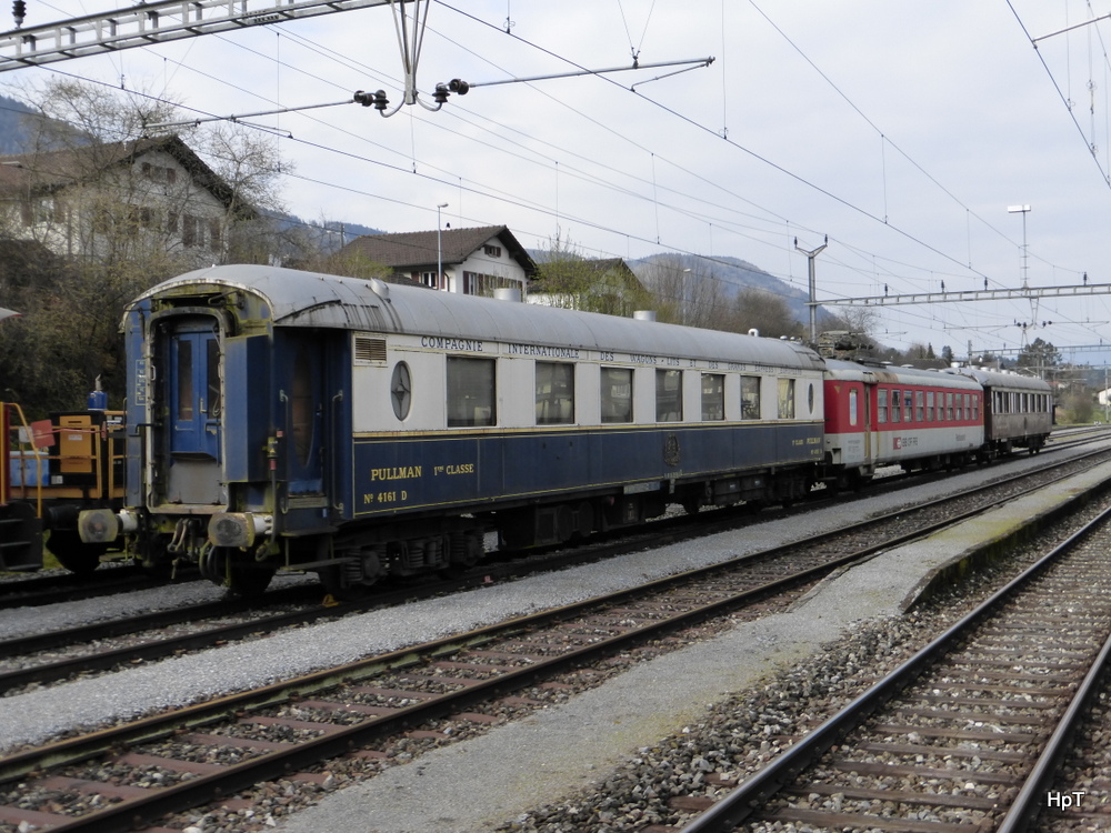 ex MThB - Pullman Wagen WSP  51 85 09-70 001-0 und SBB WR 50 85 88-33 502-8 und Speisewagen WR 51 85 08-30 131-5 zurzeit abgestellt im Bahnhof von Sonceboz-Sombeval am 06.04.2014