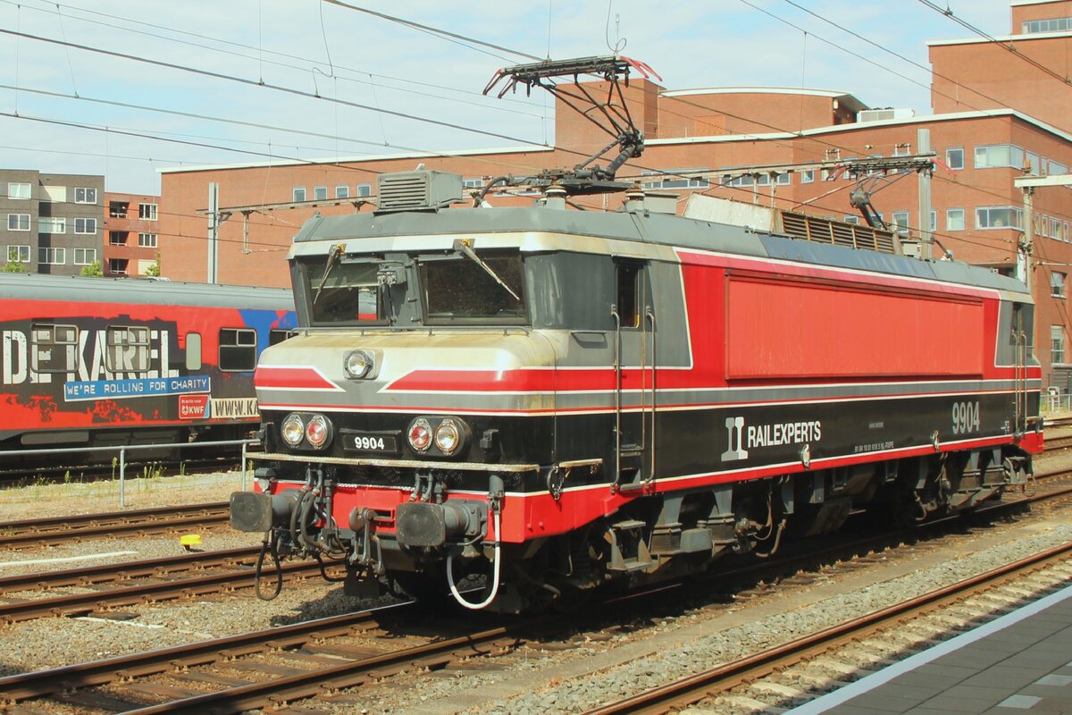 Ex-NS und Railogix 1618 ist in 2026 durch RailExperts gekauft worden und als 9904 eingereiht. Die Lok steht am 1 Augustus 2026 in Amersfoort und ist die Zweitstbesetzung des Nummers 9904 -der 1. war eine ex-1800er von LOCON Benelux. 